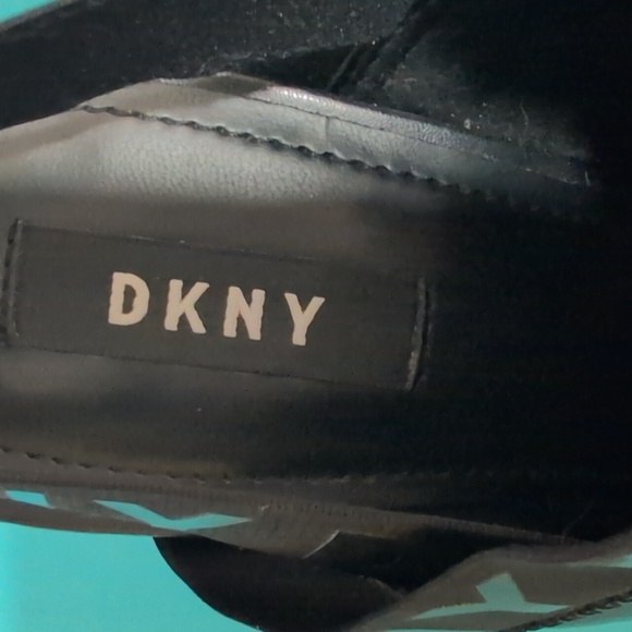 DKNY, like new! genuine leather heels, black, logo, size 10 - Picture 11 of 12